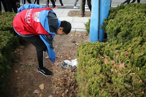 烟台市文明办副主任吕忠民,招远市政府副市长王秀姬,招远市委宣传部副