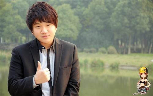 男主播更是不可缺少,以风趣幽默的直播风格而大受飞车玩家欢迎的崔金