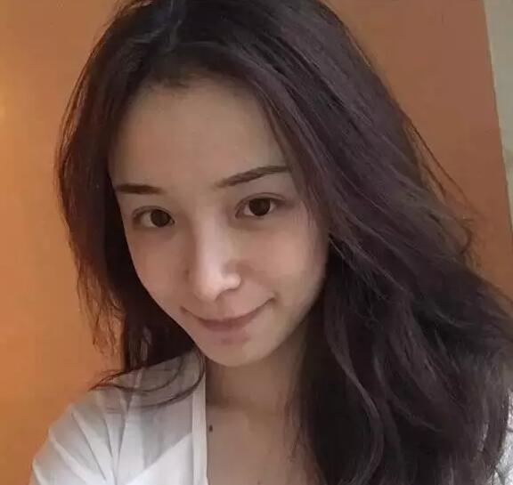 素顏照也是美到讓人羨慕.