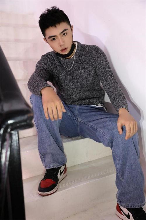 刺激战场:至尊金龙套再现江湖!低调拥有者花花