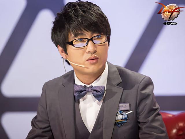 第六届三连冠的庄健     第六届全国格斗大赛开始一改一年一届的