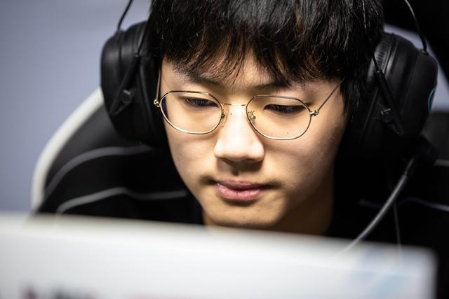 NEST2019新人篇--iG.Carl:头角崭然