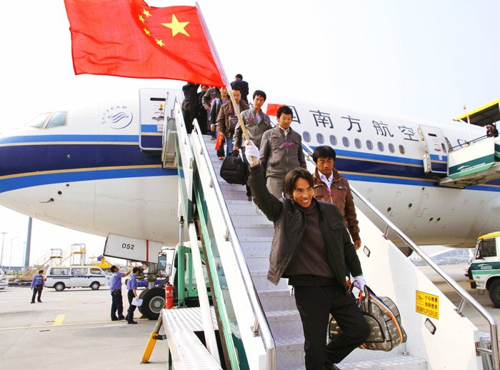 首批利比亚撤侨抵穗-林乐