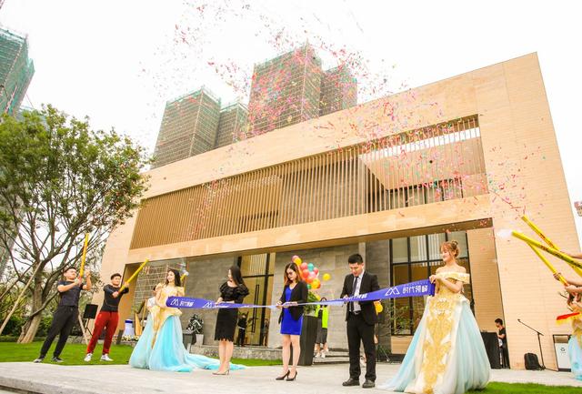 您在大湾区的朋友圈时代领峰艺术会所峰荟盛大开放