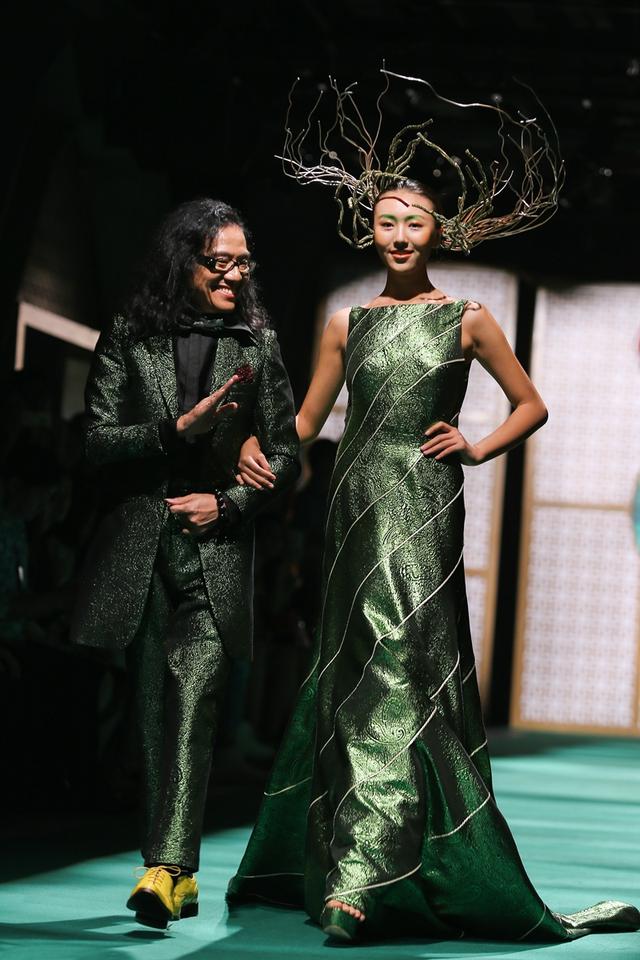 伟大震惊时装设计界 本次"绿水青山"hokinwah时尚设计 60大秀,由2016