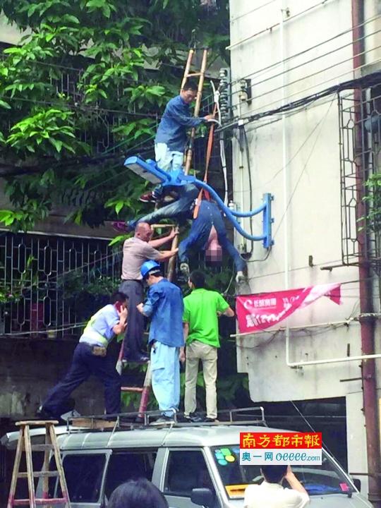 佛山男子私拉电线触电亡 被吊在半空
