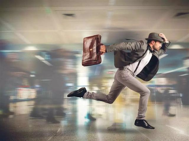 为患的公交车,每当开车堵在车水马龙的街道上,那种赶时间上班的紧迫感