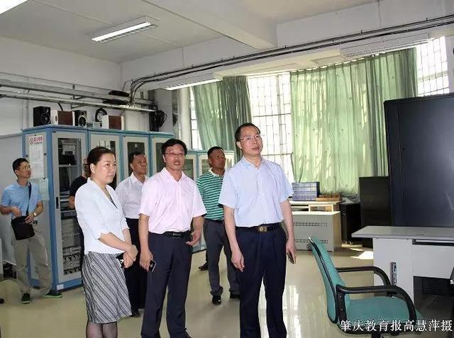 会后,陈宣群副市长,彭银祥局长到端州中学和肇庆市第一中学亲切慰问