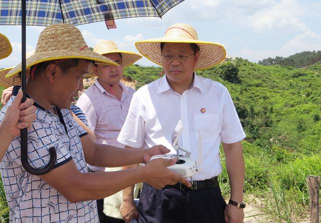 市委书记汪耿东深入白沙,青塘督察非法盗采稀土整治,打击攀爬入室工作