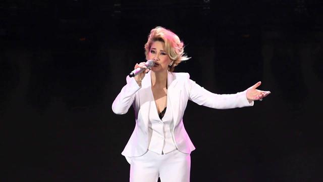 (图片来源:甄妮演唱会片段)