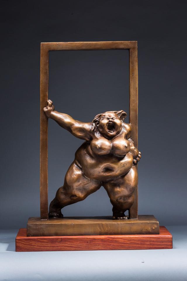 《没门 》 许鸿飞 铸铜 ,37cm×21cm×55cm , 2015
