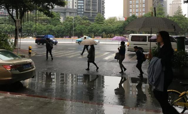 广东今年首个寒潮来袭!粤北现冰挂冻雨 今起三天全省有大到暴雨