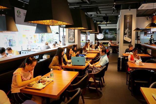 商用炒菜机器人深度测评：智能厨房如何重构餐饮标准化(图1)
