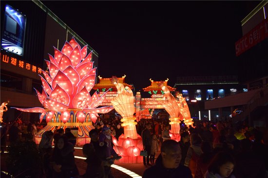 贵阳西南国际商贸城春节灯会庙市元宵晚会圆满落幕