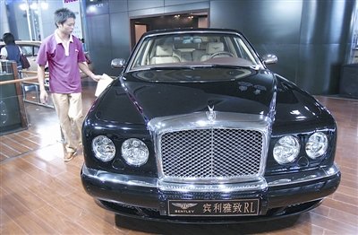 賓利武漢市場部相關負責人稱,車展帶來2款超豪華車,歐陸飛馳5座版