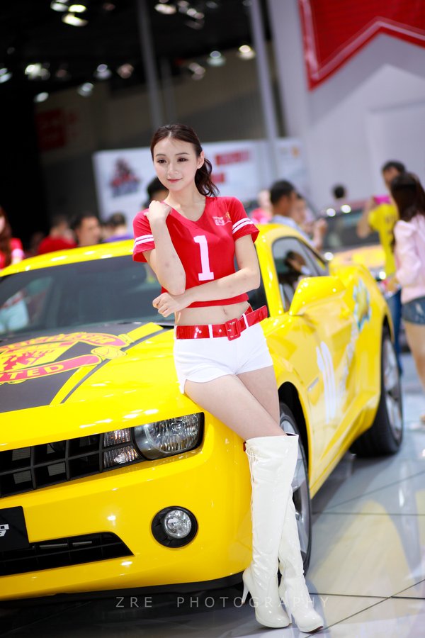 2012成都车展上,露乳真空渔网衣布条装各种玩过的没玩过的齐齐出现