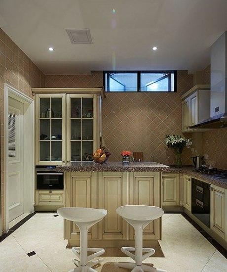 梦想  楚镜 楚美人 财知道   欧式别墅装修样板房:珠帘后面是书房