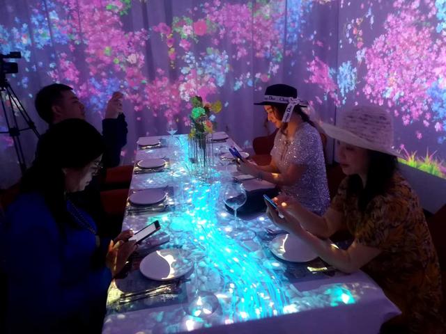 武漢nPLUS全息投影音樂餐廳，帶你體驗360度無死角的美好-博視界科技