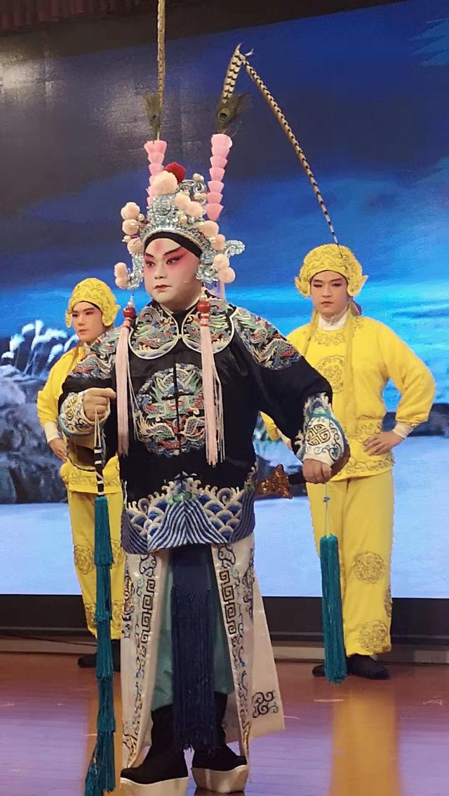 我本是男儿身不是女娇娥一个恩施80后男旦的梨园之路