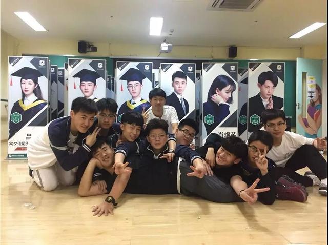 逐梦今朝,闪耀起航武汉六中国际部2018届毕业典礼隆重举行