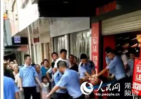 随州男子持刀挟持并砍伤情人 还在网上发其裸