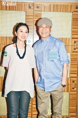 欧阳震华为宣传能露就露 关咏荷笑言泳衣外穿