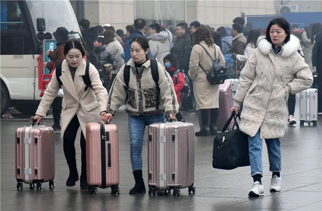 全国铁路迎来新一轮春运客流高峰