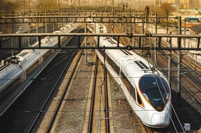 全国铁路7月开启暑运模式 将迎来两次客流高峰