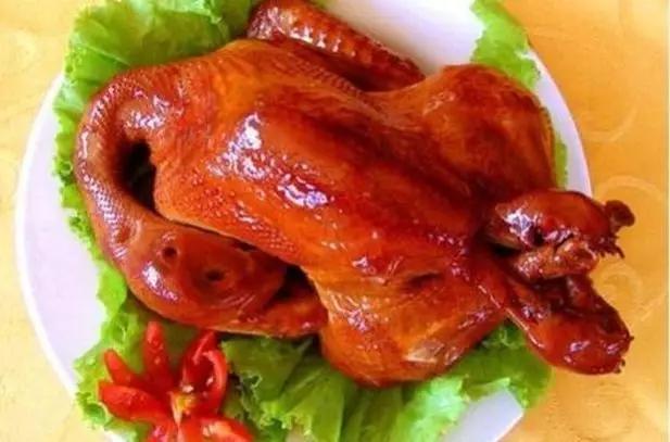 柴火铁锅炖：传统美食的魅力再现