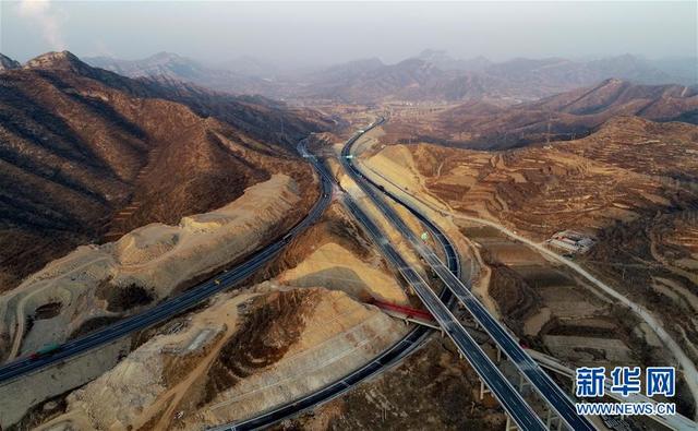 这是太行山高速公路平赞段与石太高速枢纽互通工程(12月26日无人机