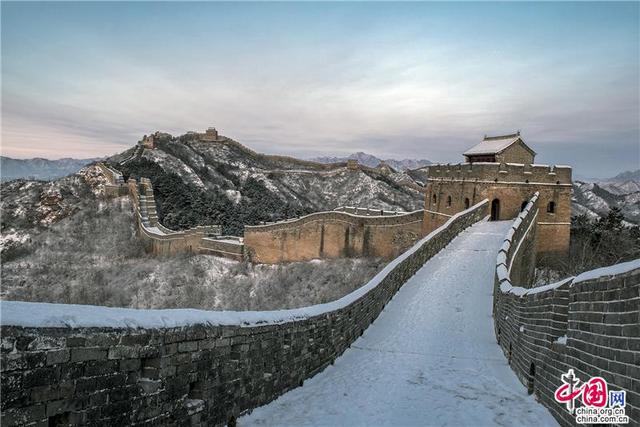 萬里長城雪中蜿蜒起伏金山嶺長城盛景受青睞