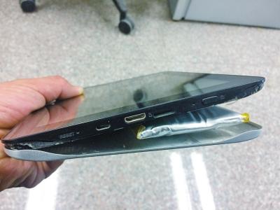 男子购买平板电脑 电池鼓起大包撑开机身外壳