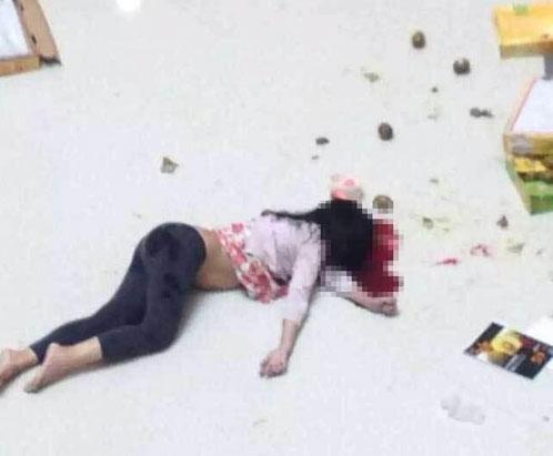 [摘要]郑州万象城商场内乱,一名年青女子从七楼坠楼身亡