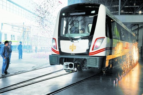 郑州首辆地铁下线 11月或与市民见面-社会-商丘教育网