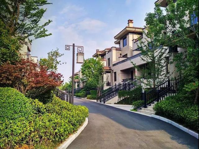 龙门山下的院子,临伊河湿地公园,桃源般的居住体验; 接驳龙门山温泉水