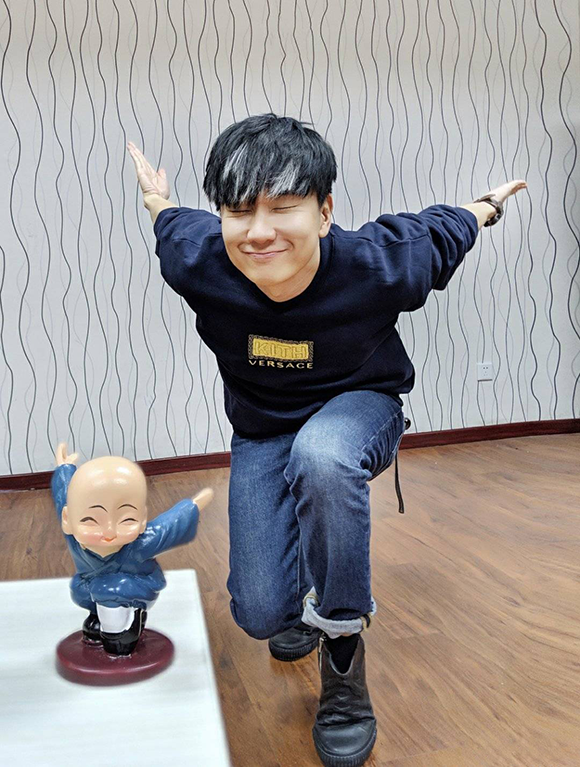 林俊杰郑州演唱会开启万人大合唱 少林小和尚