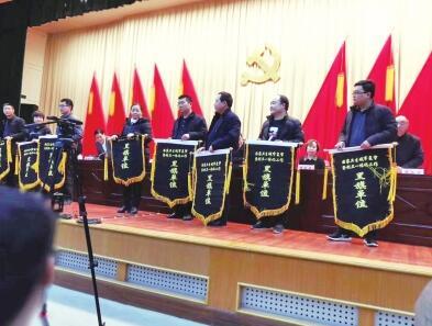 安阳通报创卫检查排名情况 9家单位领黑旗被批评_大豫网_腾讯网