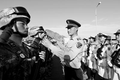 驻豫铁军"刘老庄连"亮相阅兵式 第7个出场_河南网