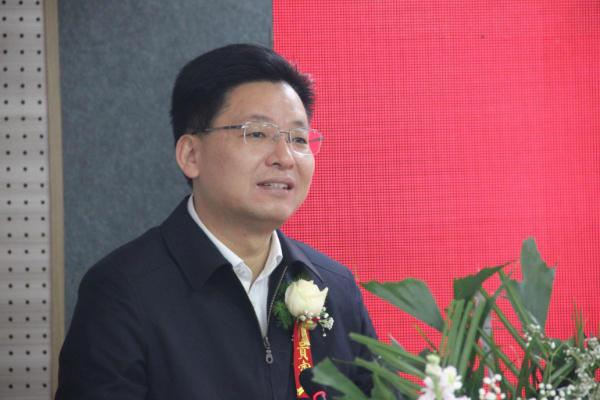 洛阳市政府副秘书长胡加彬洛阳市政府副秘书长胡加彬在致辞中表示