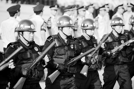 用先进的装备武装自己,促进化工机械制造技术进步中国石化集团南化