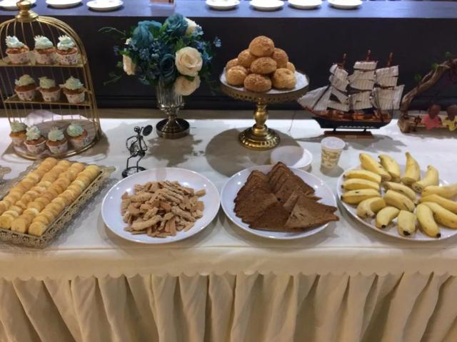 (现场为客户准备了丰富的冷餐)