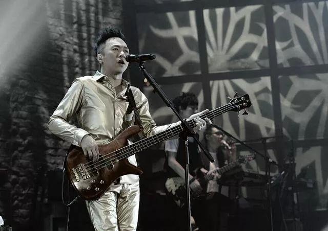 踏梦出走半生 归来仍能以歌为酒 来到鹰城的他,你猜到了么?