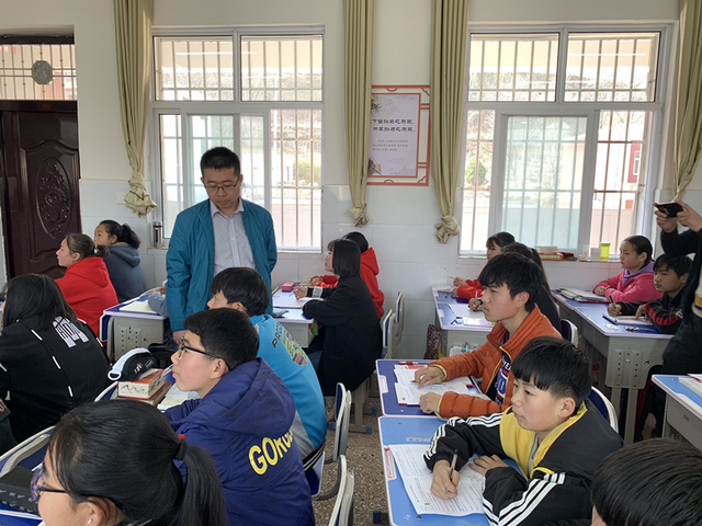 文峪一初中老师观课中郑州二中数学老师孔轲上课中郑州二中创客中心