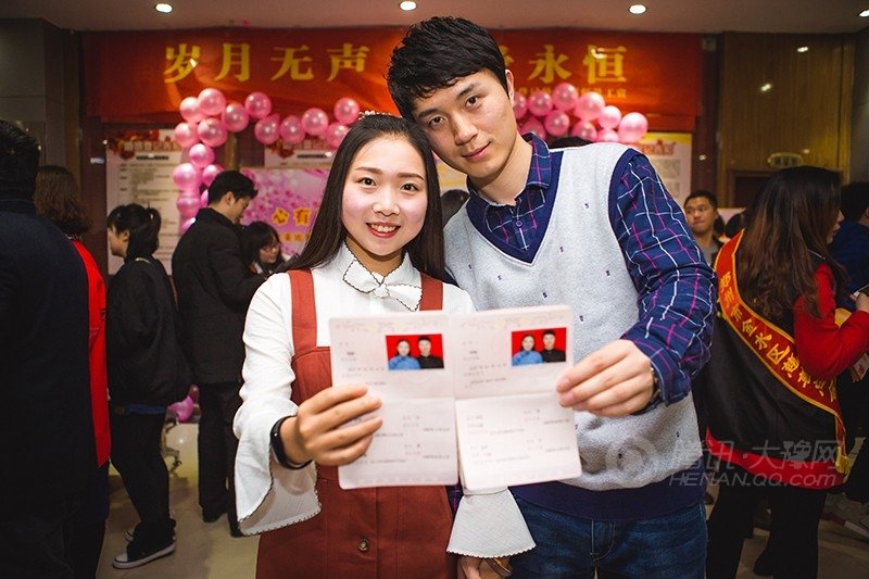 【结婚证件照免费拍】