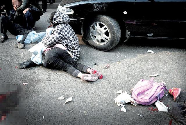 郑州一八岁女孩头部遭大巴碾压身亡