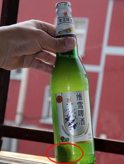 信阳维雪啤酒喝出异物 厂家面对质疑相互推诿