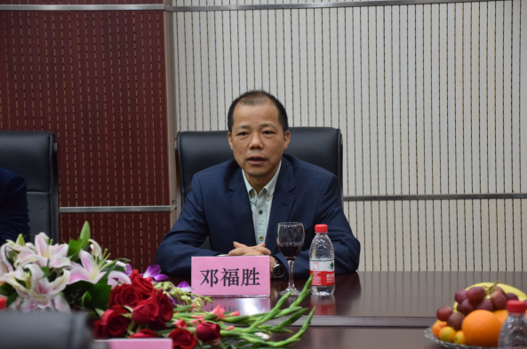 万德隆集团董事,总经理邓福胜指出,万德隆成立20年以来,坚持"诚信为本