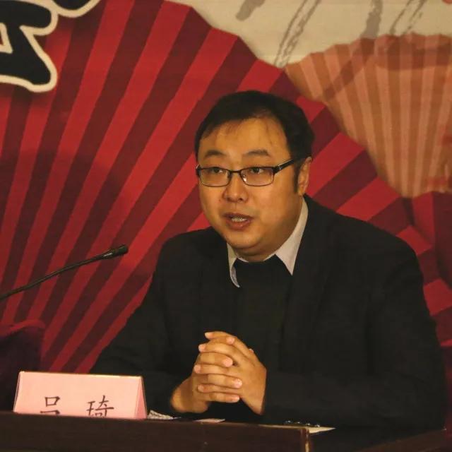 河南大河搏冠体育产业有限公司董事长吕琦答记者问发布会的后半程,则