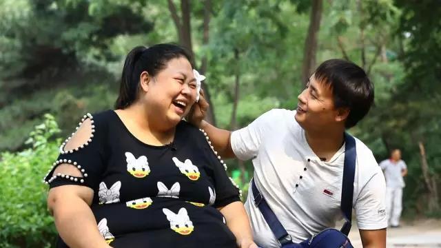 妻子生产在即,金德龙瞒着王威报名参加了家装改造的节目,想让妻子住院