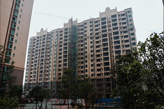 中国铁建·金色蓝庭最后一栋住宅完成落架